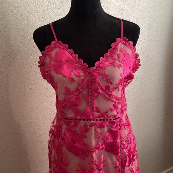 Women’s Lace Dress - Picture 1 of 10